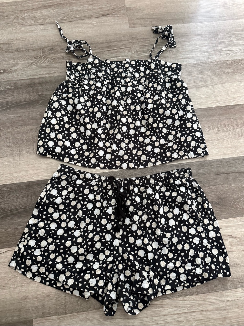 LOFT Black and White Seashell Bow strap Pajama Two-Piece Set Cami  (S) Short (M)